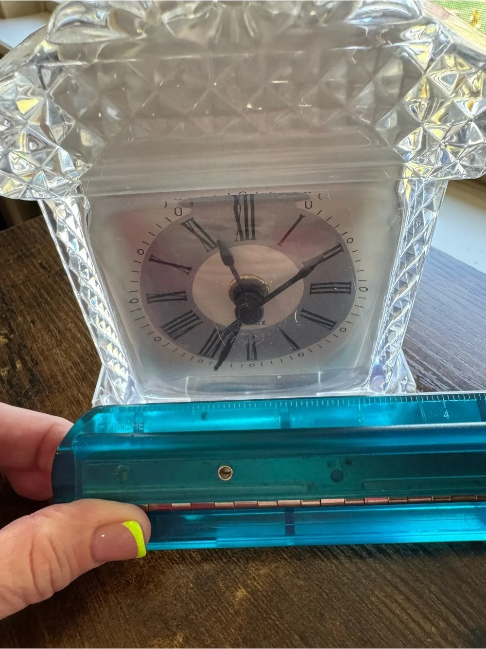 Vintage Clear Cut Acrylic Mantel Table Clock Quartz Roman Numerals
